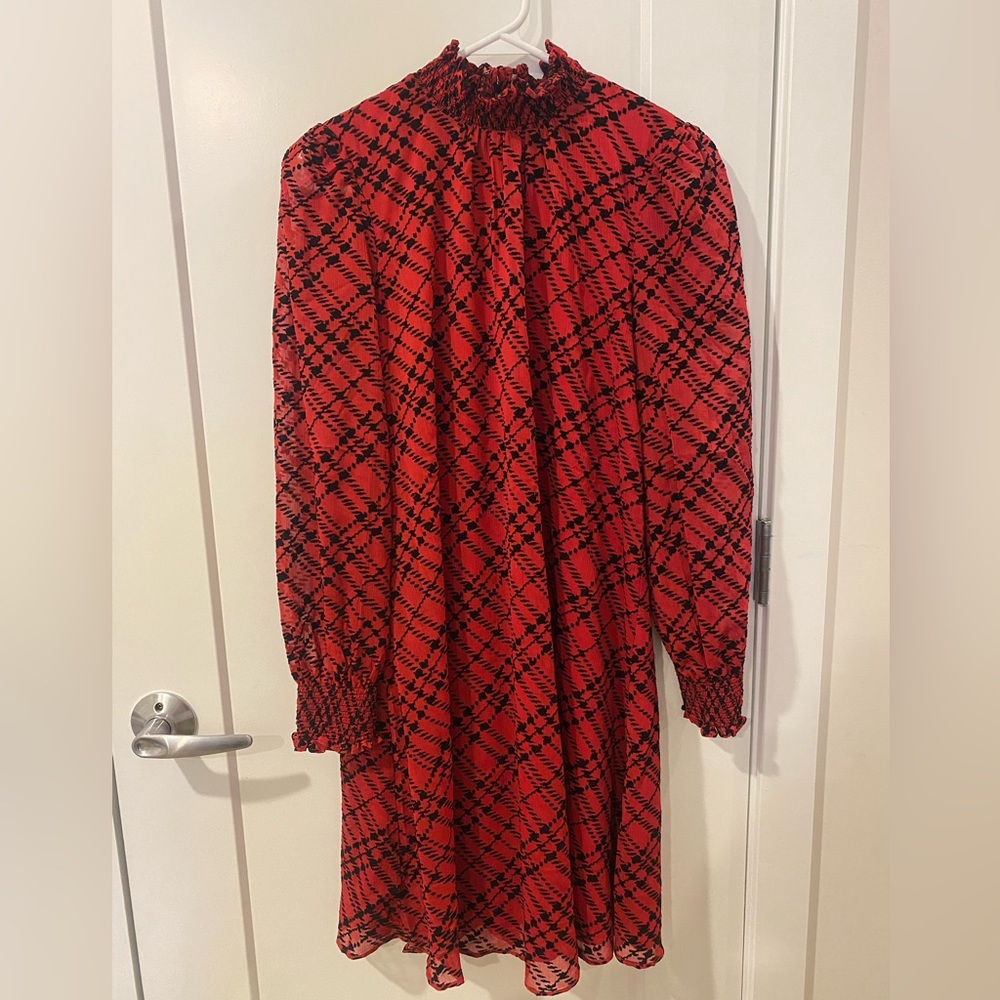 NEW Tommy Hilfiger
Plaid Print Long Sleeve Smocked Mock Neck Chiffon Shift Dress